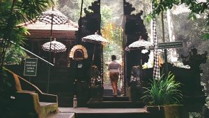 Pura Kanto Lampo - Wisata Air Terjun di Bali